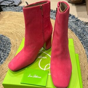 SAM EDELMAN BARBIE HOT PINK SUEDE GORGEOUS (NIB) ....STUNNING!